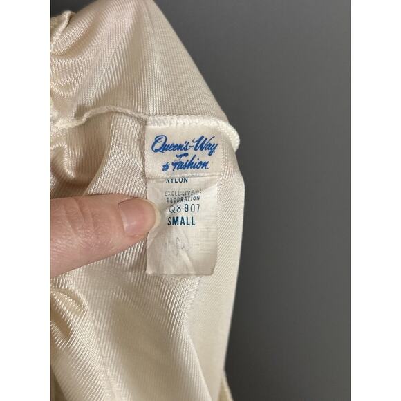 Vintage Half Slip Size Small Nylon Ivory Back Slit USA  Queen's Way to Fashion - Picture 3 of 4